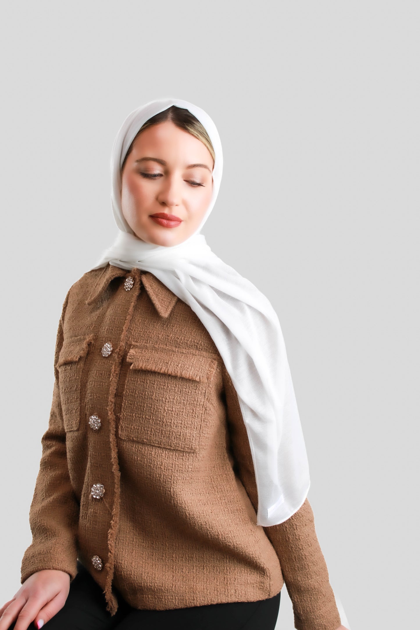 حجاب قطن تركي مع جفسهPlain Light Turkish Cotton with Chafsa ( front part folded)