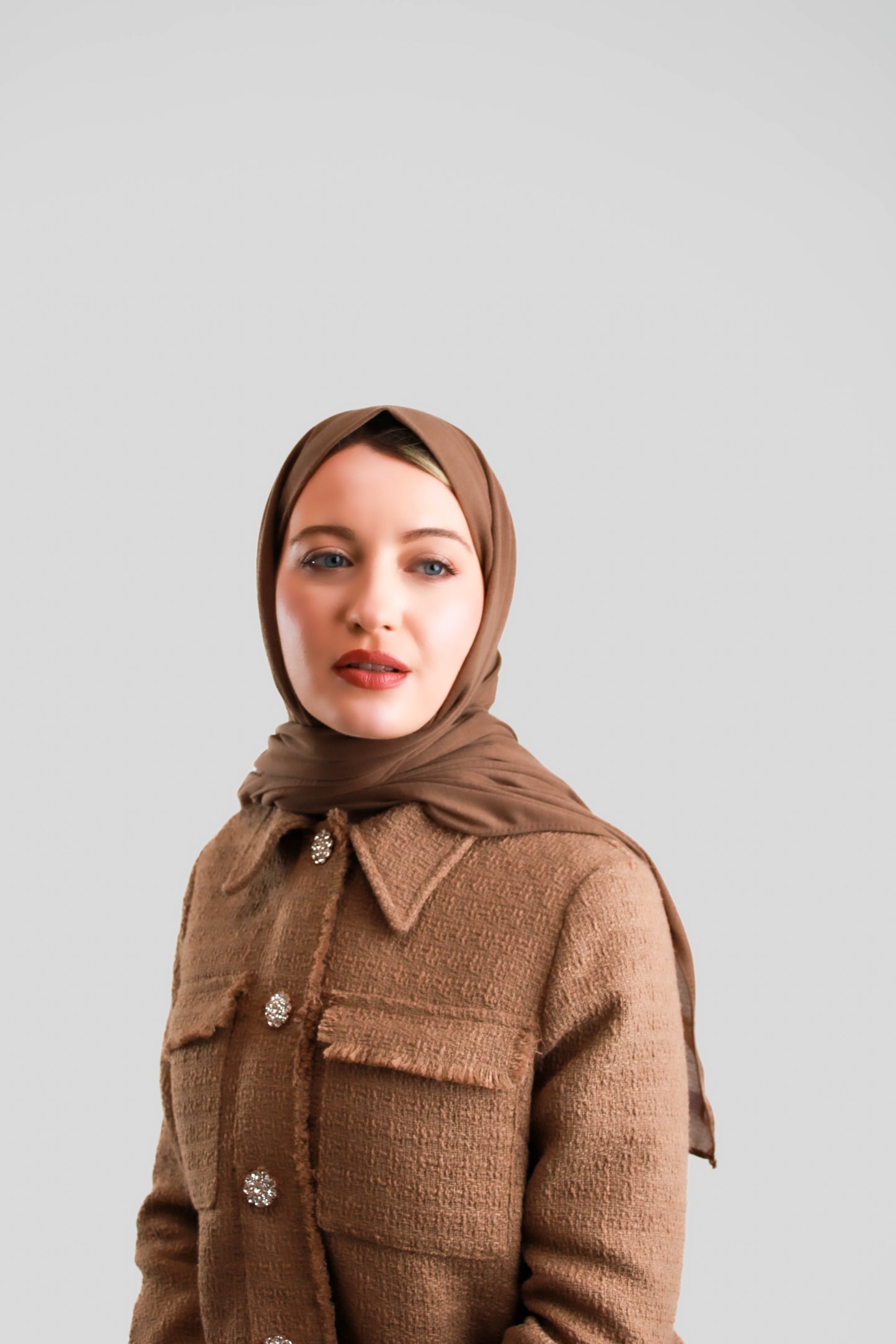 حجاب قطن تركي مع جفسهPlain Light Turkish Cotton with Chafsa ( front part folded)