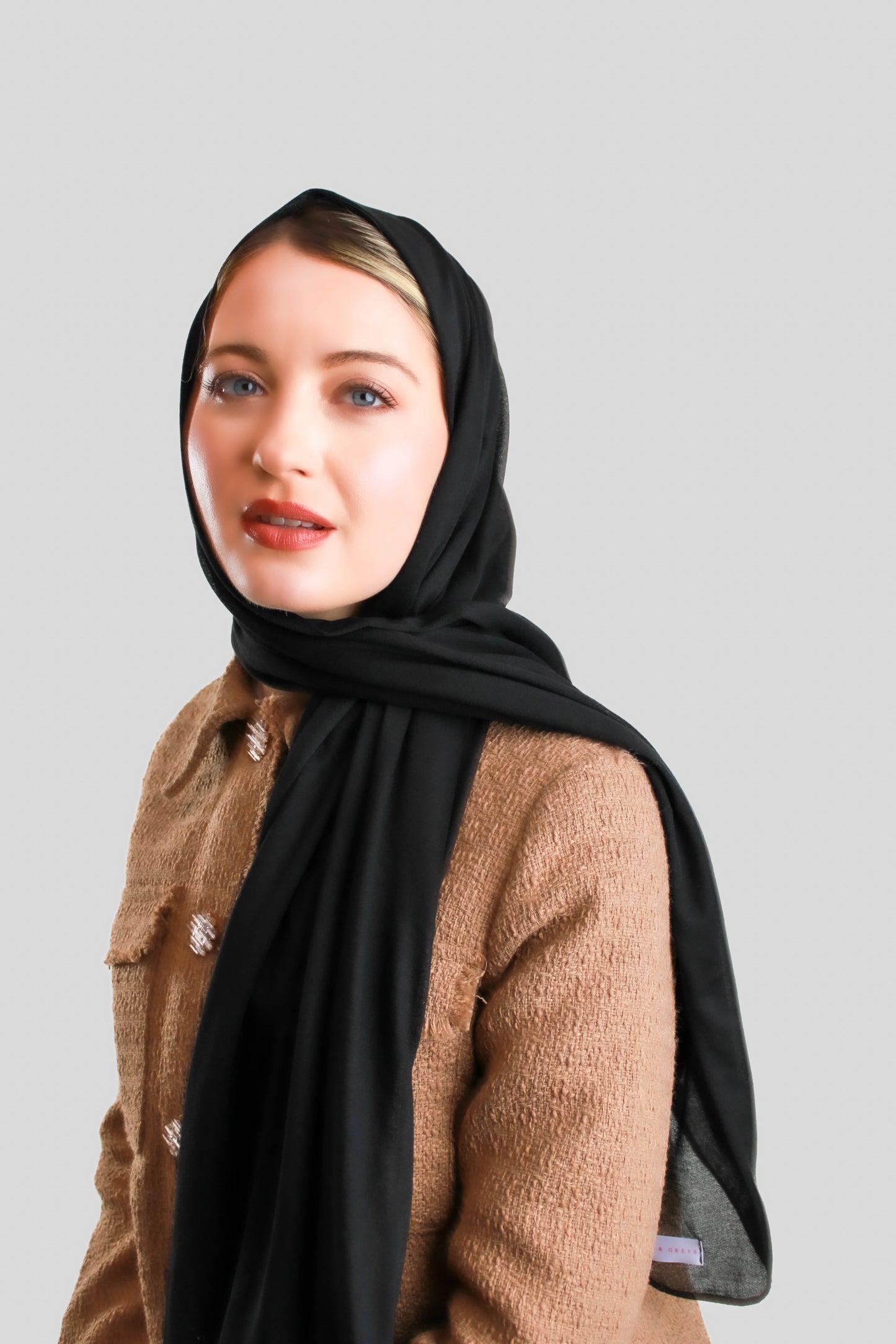 حجاب قطن تركي مع جفسهPlain Light Turkish Cotton with Chafsa ( front part folded)